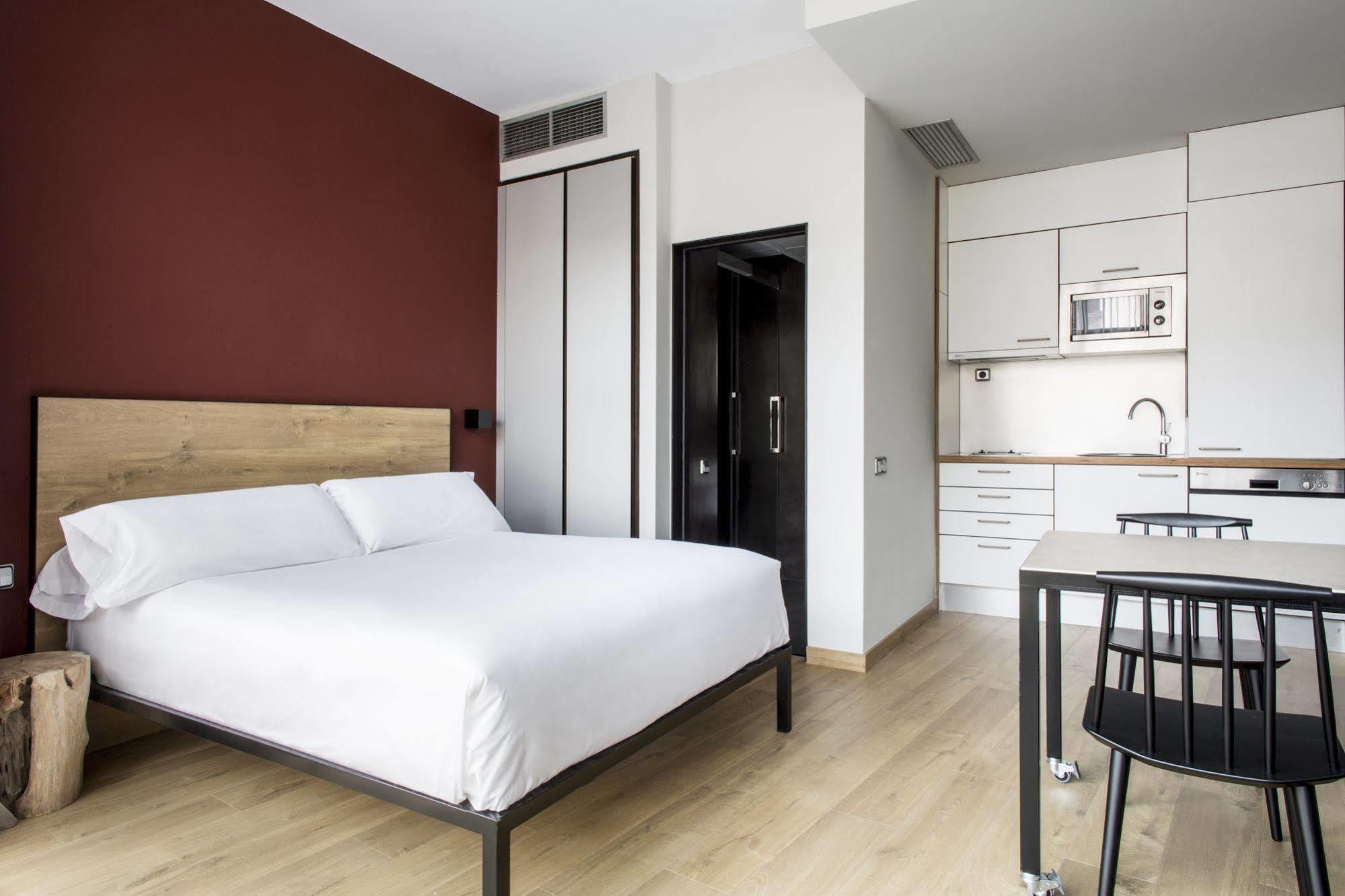 Aparthotel Allada 3* Барселона Экстерьер фото